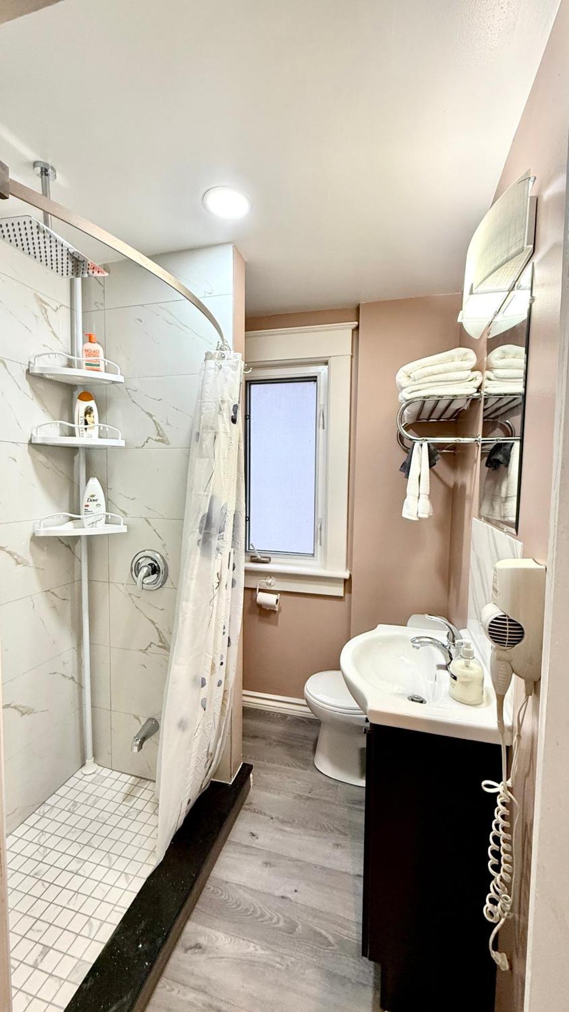 Adorable 2-Bedroom Unit With Jacuzzi Beside Falls Niagara Falls Exterior photo